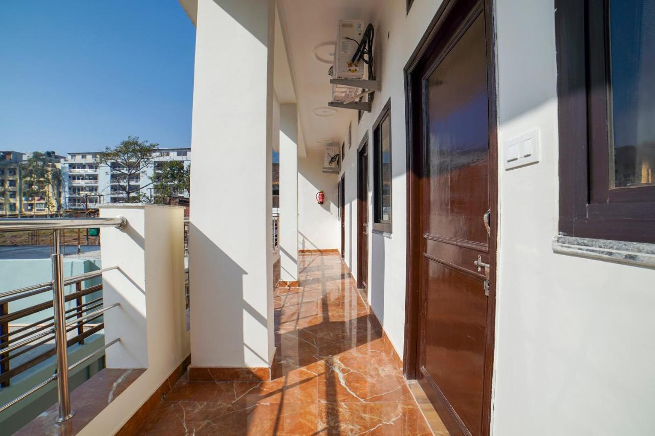 Готель Oyo 67163 Anantham Residency Narendra Nagar Екстер'єр фото