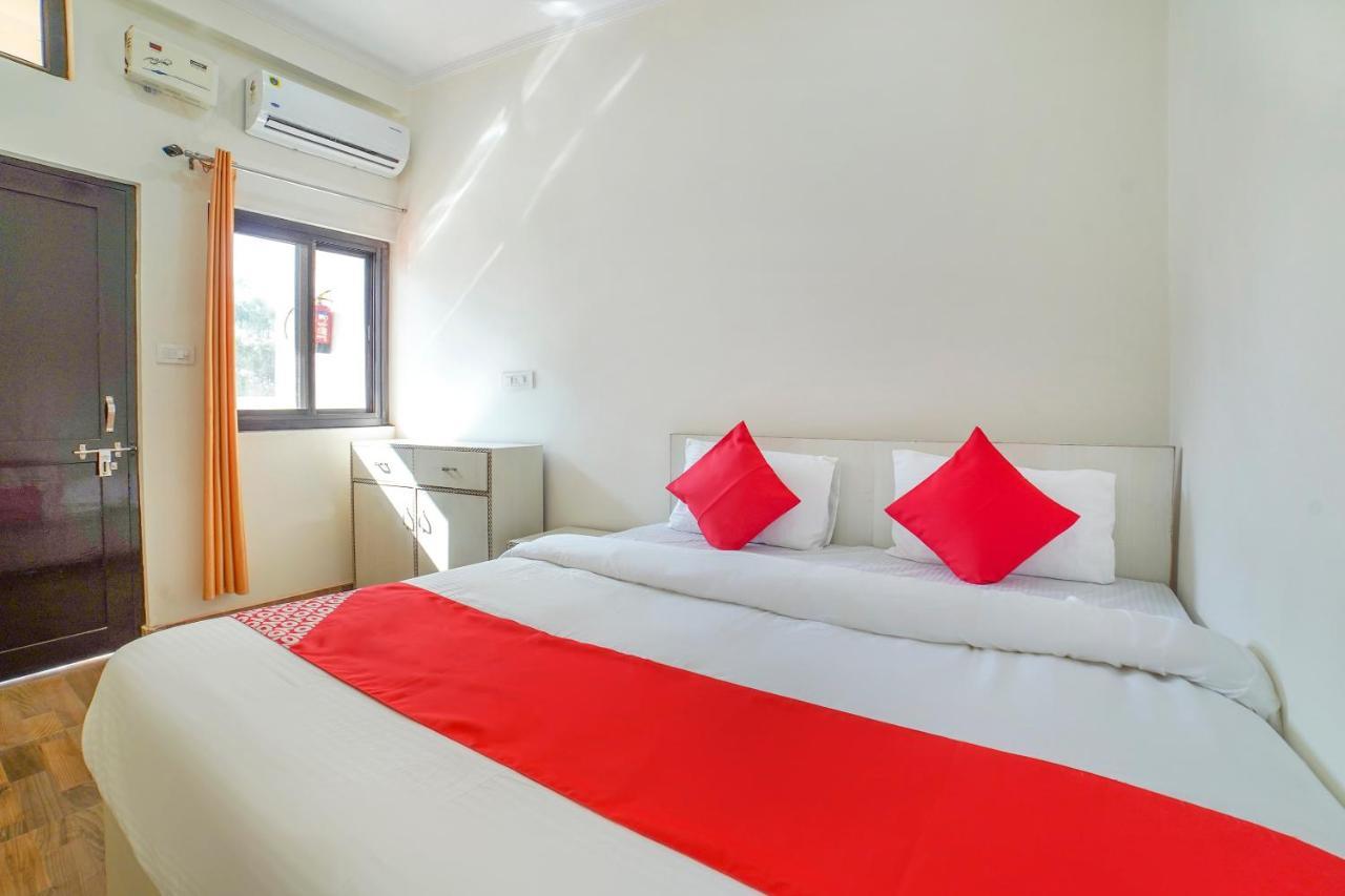 Готель Oyo 67163 Anantham Residency Narendra Nagar Екстер'єр фото